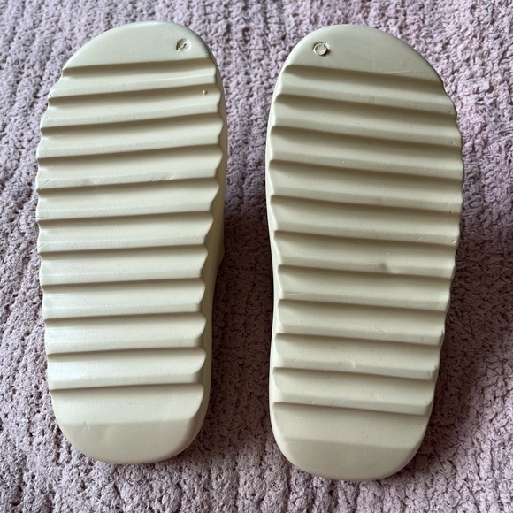 RUBBER SLIDES NWOT SIZE 8 WOMENS SIZE 40 BEIGE - Picture 2 of 6
